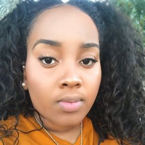 Meet your Posher, Arnelle